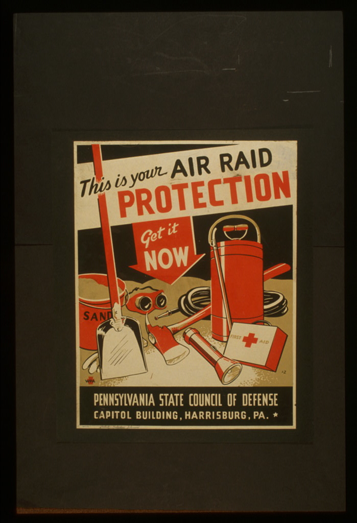 Это твоя защита при воздушном налете. Получи сейчас! Плакат 1942 г., США