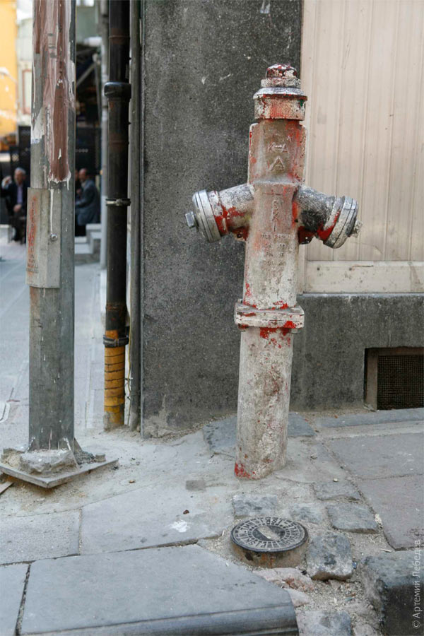 Пожарный гидрант. Стамбул, Турция